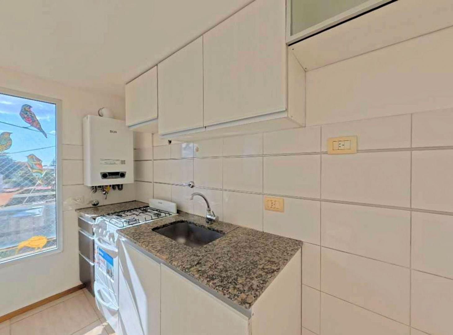 Foto de DEPARTAMENTO EN VENTA 2 AMBIENTES CON COCHERA DESC, imagen 4