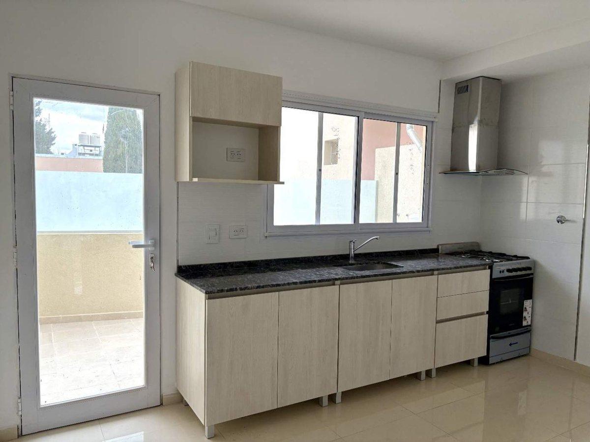 Foto de Venta Dúplex 4 amb a estrenar c/coch en Versalles, imagen 1