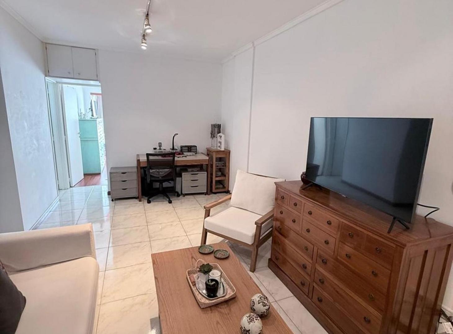 Foto de VENTA 2 AMBIENTES DORM CON BALCON COCHERA FIJA, imagen 3