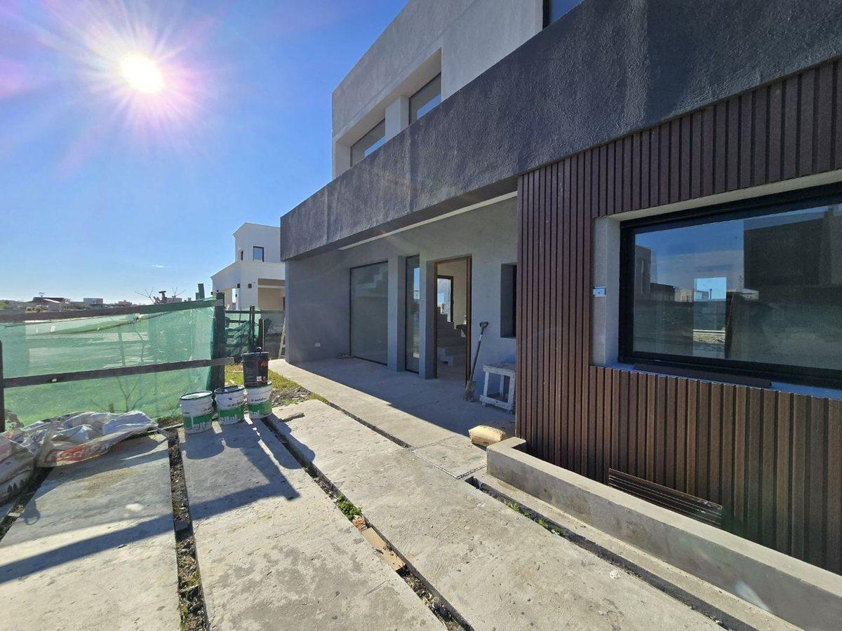 Foto de CASA 5 AMBIENTES EN VENTA HUDSON SEBASTIAN GABOTO, imagen 3