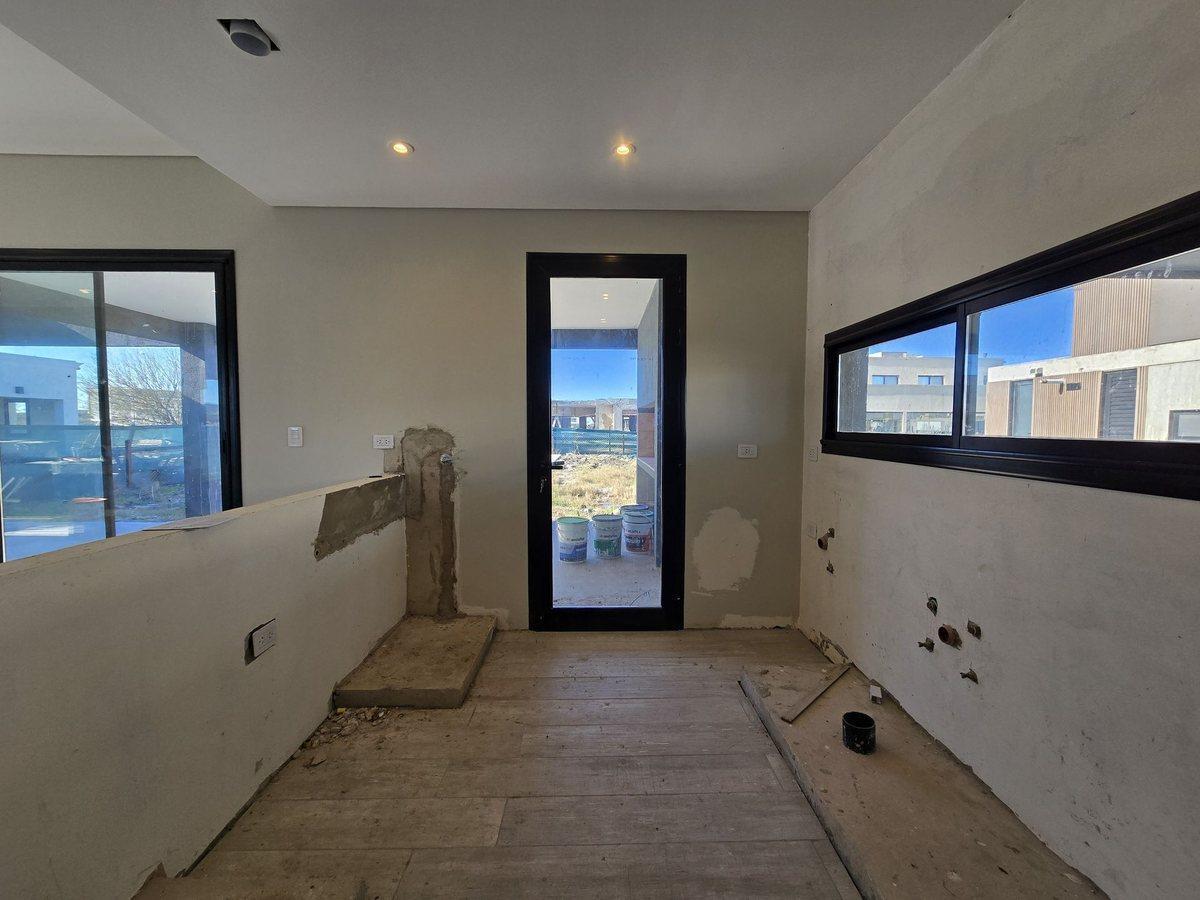 Foto de CASA 5 AMBIENTES EN VENTA HUDSON SEBASTIAN GABOTO, imagen 2