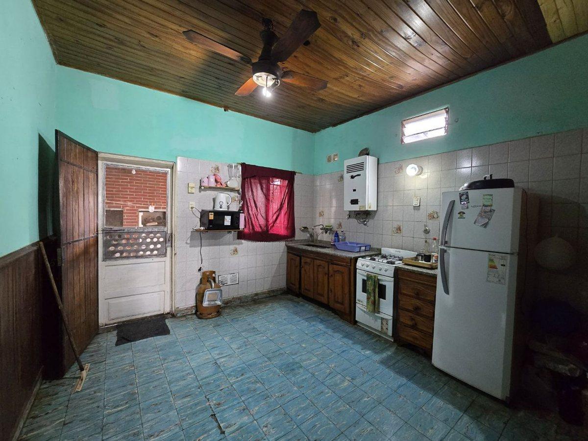 Foto de CASA 3 AMBIENTES EN VENTA EN LANÚS JARDIN COCHERA, imagen 2
