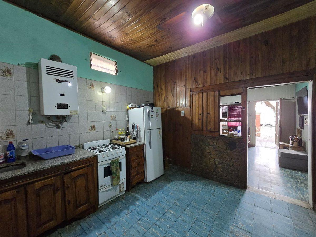 Foto de CASA 3 AMBIENTES EN VENTA EN LANÚS JARDIN COCHERA, imagen 3