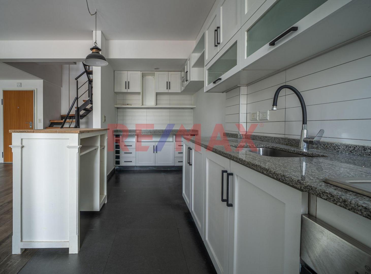 Foto de VENTA DEPTO TRIPLEX 4 AMB C/ COCHERA Y PARRILLA, imagen 2