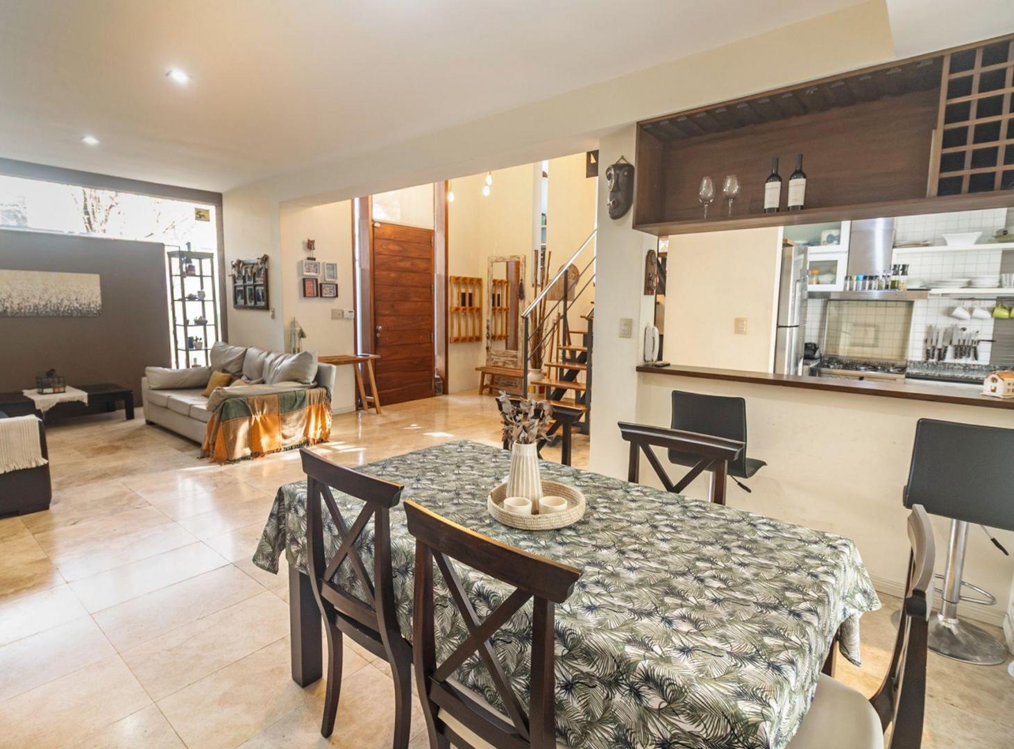 Foto de VENTA IMPORTANTE CASA-LOMAS BECCAR B° SEMI CERRAD, imagen 3