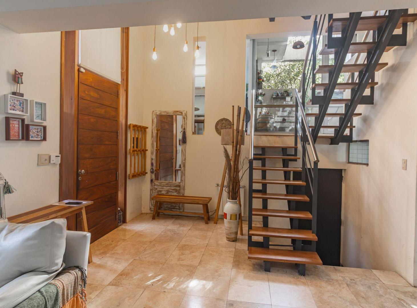 Foto de VENTA IMPORTANTE CASA-LOMAS BECCAR B° SEMI CERRAD, imagen 2
