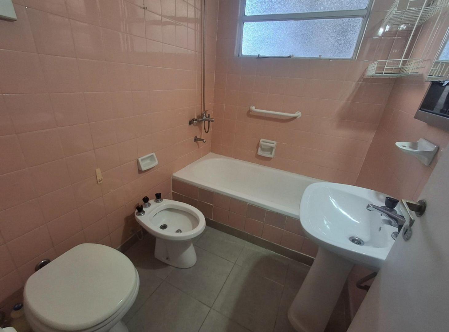 Foto de VENDE 3 amb con balcón al frente Flores, imagen 2