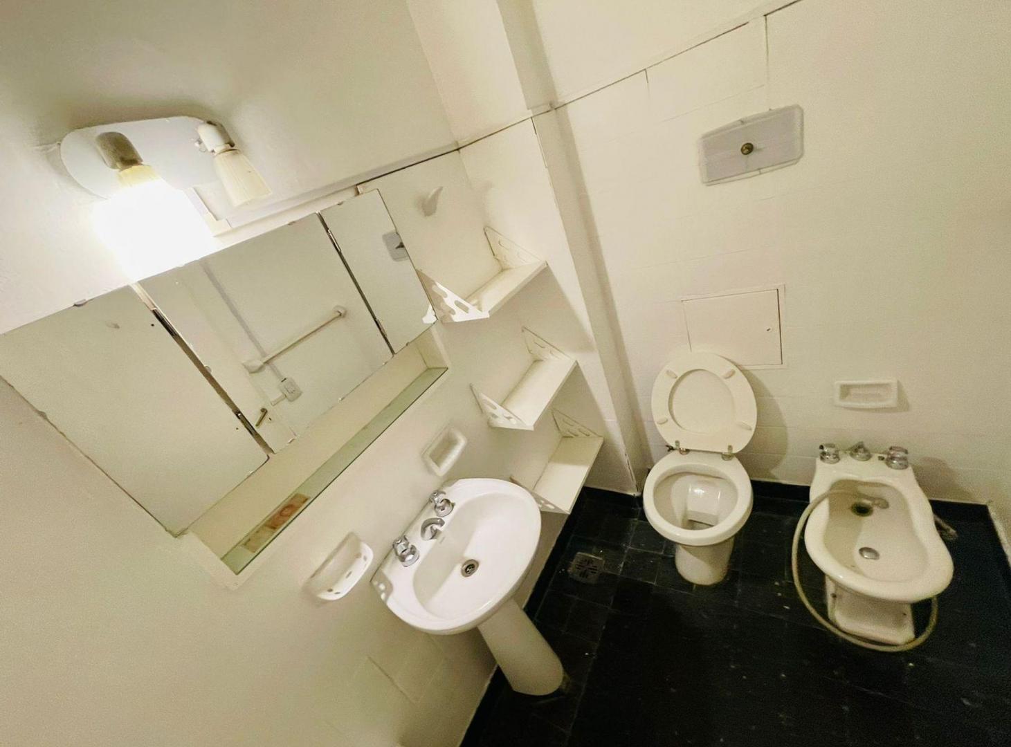 Foto de DEPARTAMENTO VENTA MONO BALVANERA ONCE, imagen 4