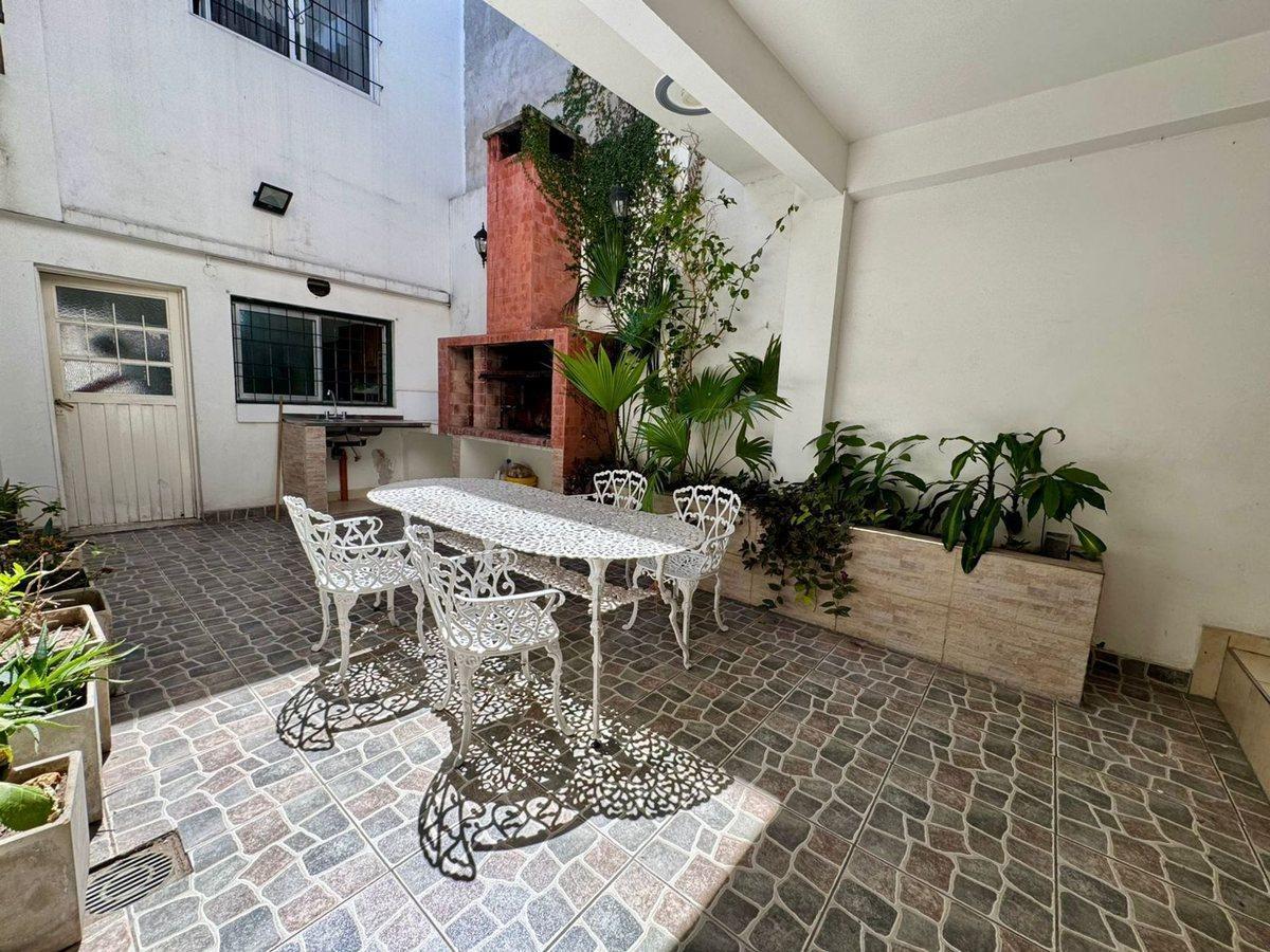 Foto de VENTA PH 5 DORMITORIOS 2 PATIOS PURA LUZ Y CALIDAD, imagen 3