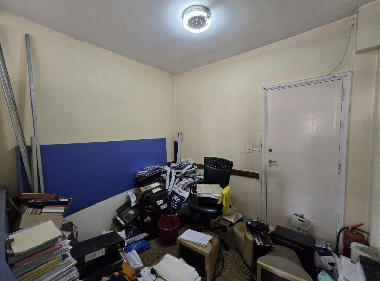 Foto de OFICINA EN VENTA EN VALENTIN ALSINA, imagen 2