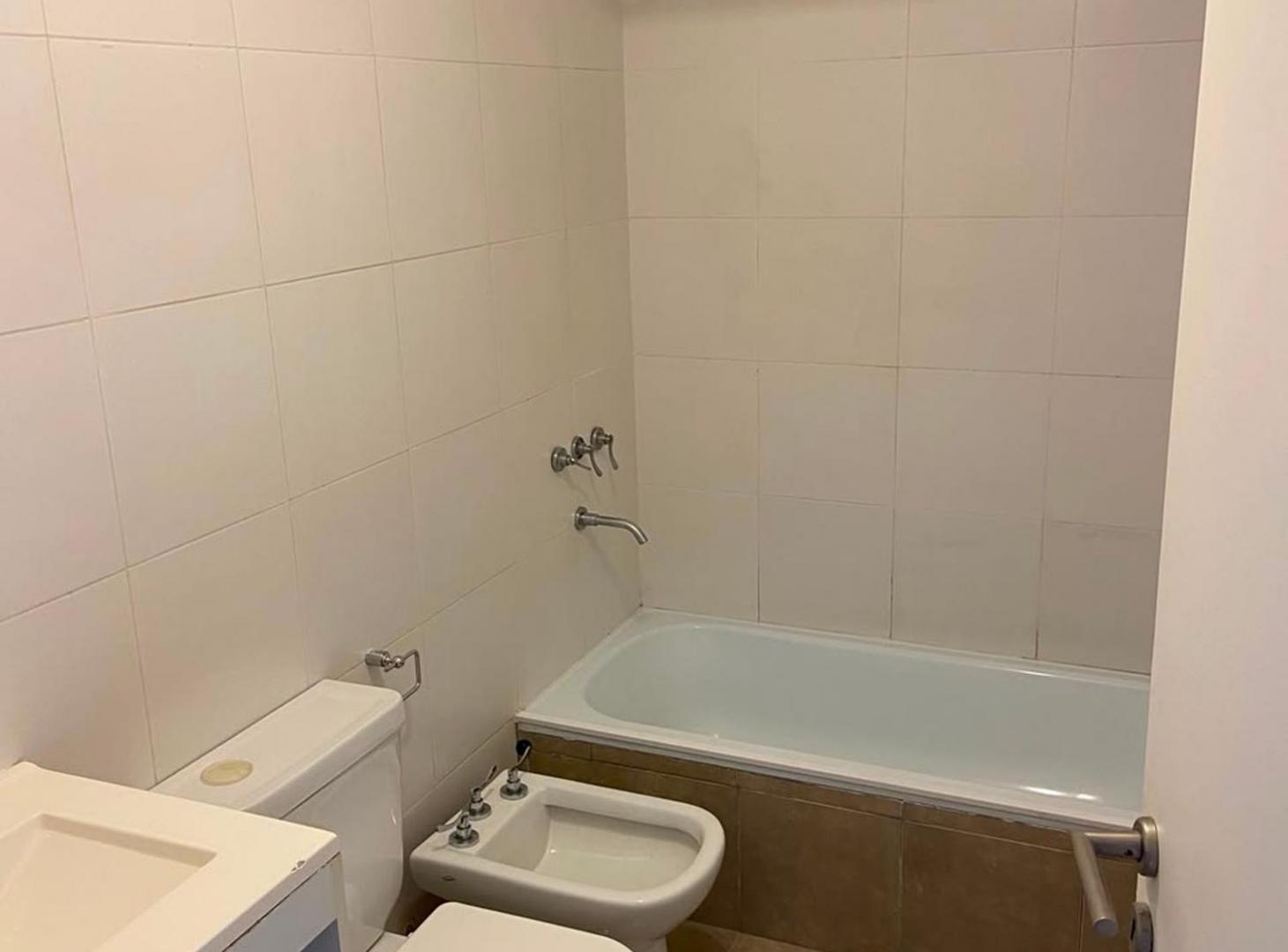 Foto de VENTA DEPTO 2 AMBIENTES TOILETTE Y COCHERA TIGRE, imagen 5
