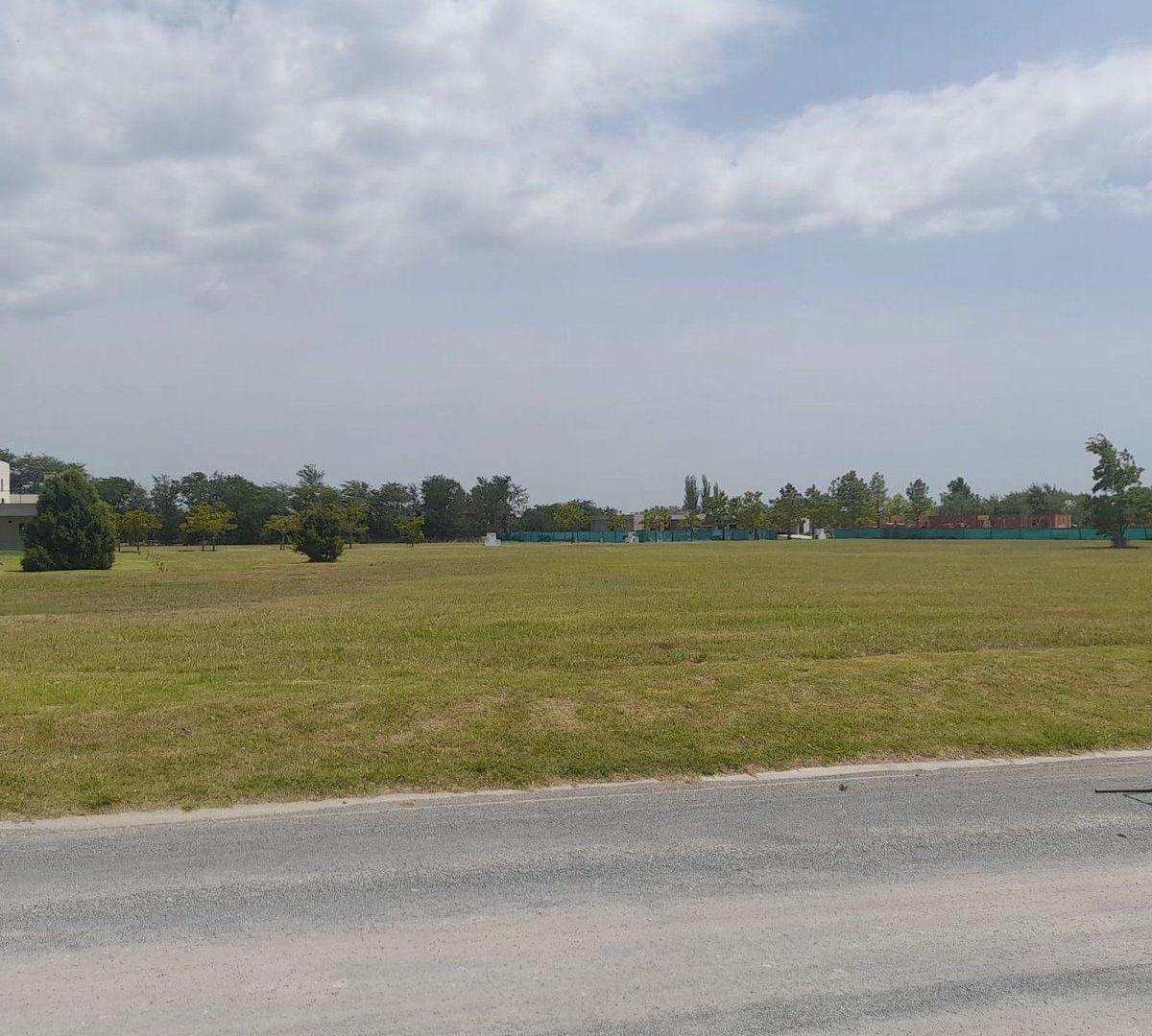 Foto de VENTA LOTE CENTRAL EVERLINKS GOLF & COUNTRY LUJAN, imagen 1