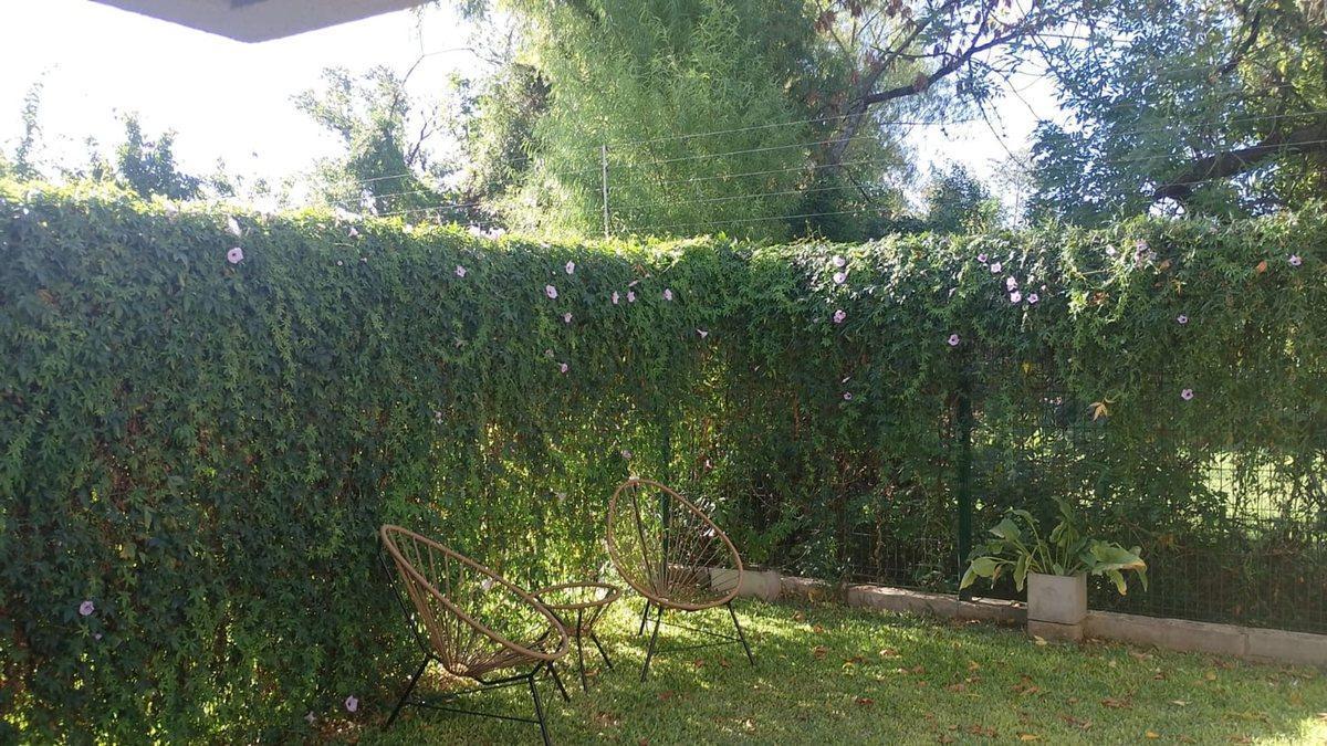 Foto de VENTA CASA TRIPLEX 5 AMB. C/ 2 COCHERAS Y JARDIN, imagen 5
