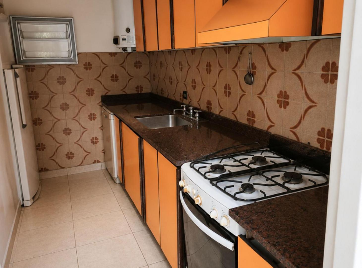 Foto de Casa de 5 ambientes con jardín, pileta y quincho, imagen 3