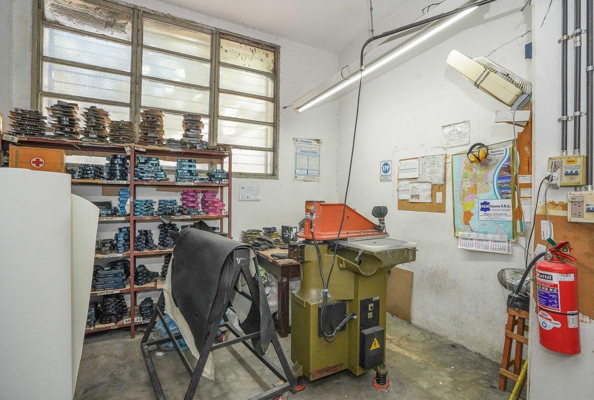 Foto de VENTA GALPON - DEPOSITO EN PARQUE AVELLANEDA, imagen 2