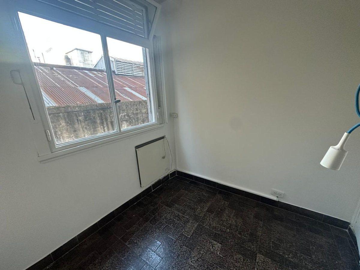 Foto de VENTA DEPTO 3 DORM / DEPENDENCIA EN ONCE (CABA), imagen 1