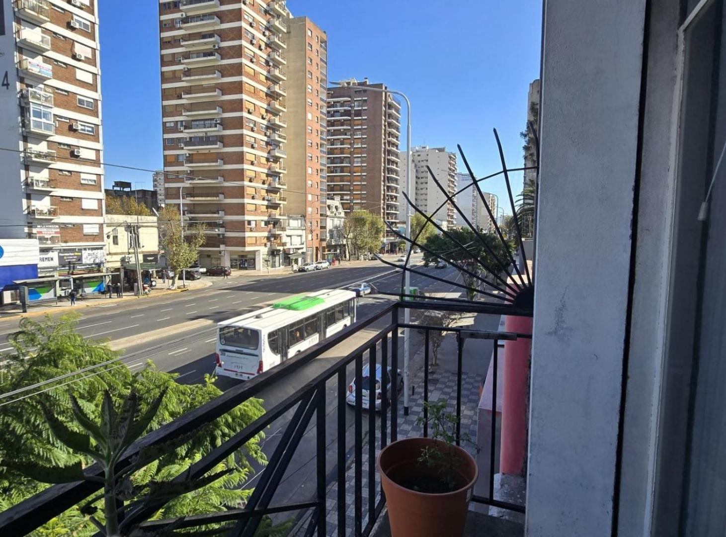 Foto de DEPARTAMENTO 5 AMBIENTES EN VENTA EN AVELLANEDA, imagen 1