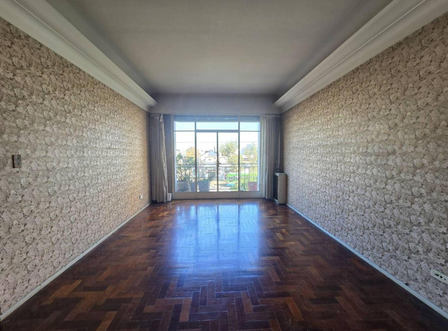 Foto de DEPARTAMENTO 5 AMBIENTES EN VENTA EN AVELLANEDA, imagen 2