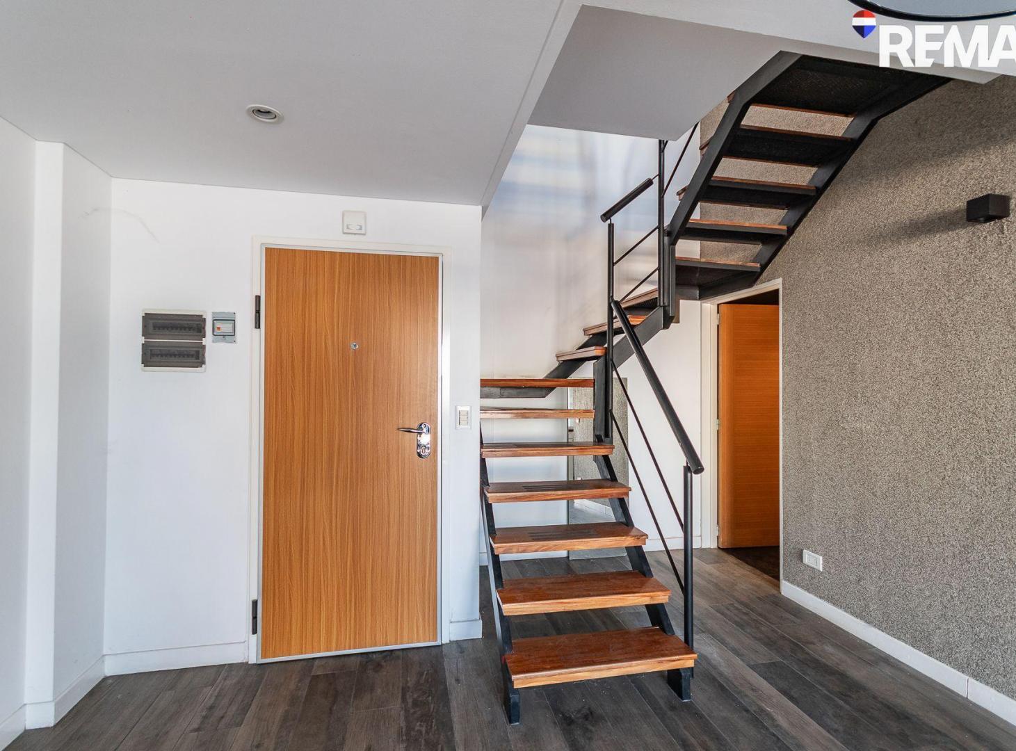 Foto de VENTA DEPTO TRIPLEX 4 AMB C/ COCHERA Y PARRILLA, imagen 1