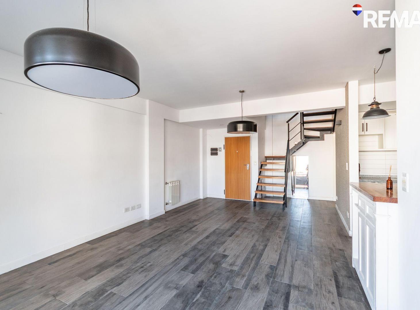 Foto de VENTA DEPTO TRIPLEX 4 AMB C/ COCHERA Y PARRILLA, imagen 4