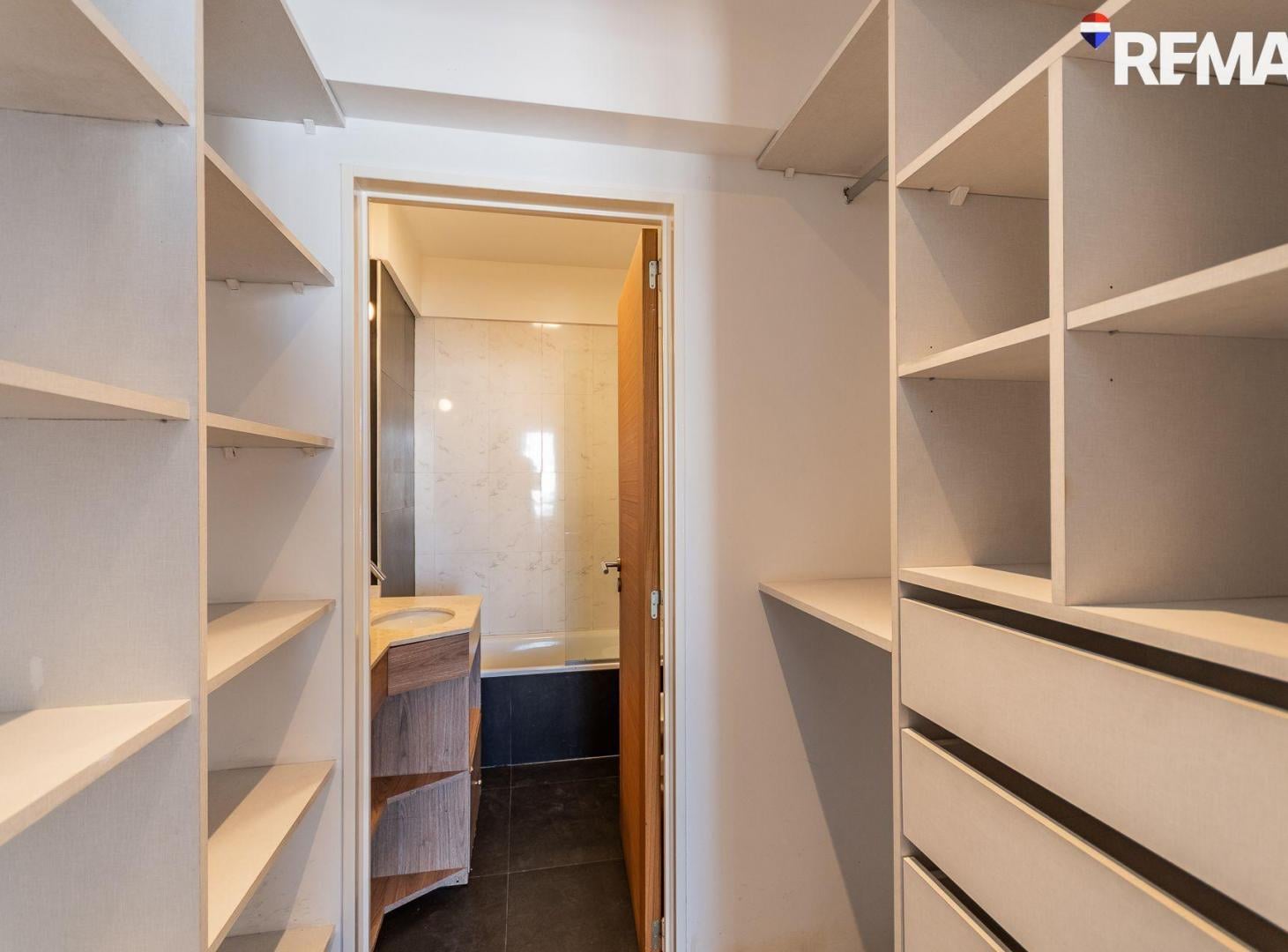 Foto de VENTA DEPTO TRIPLEX 4 AMB C/ COCHERA Y PARRILLA, imagen 3