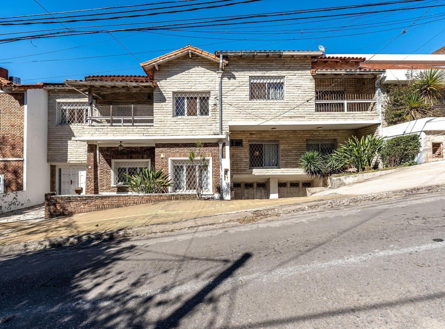 Foto de VENTA CASA 8 AMBIENTES GRAN LOTE VICENTE LOPEZ, imagen 3