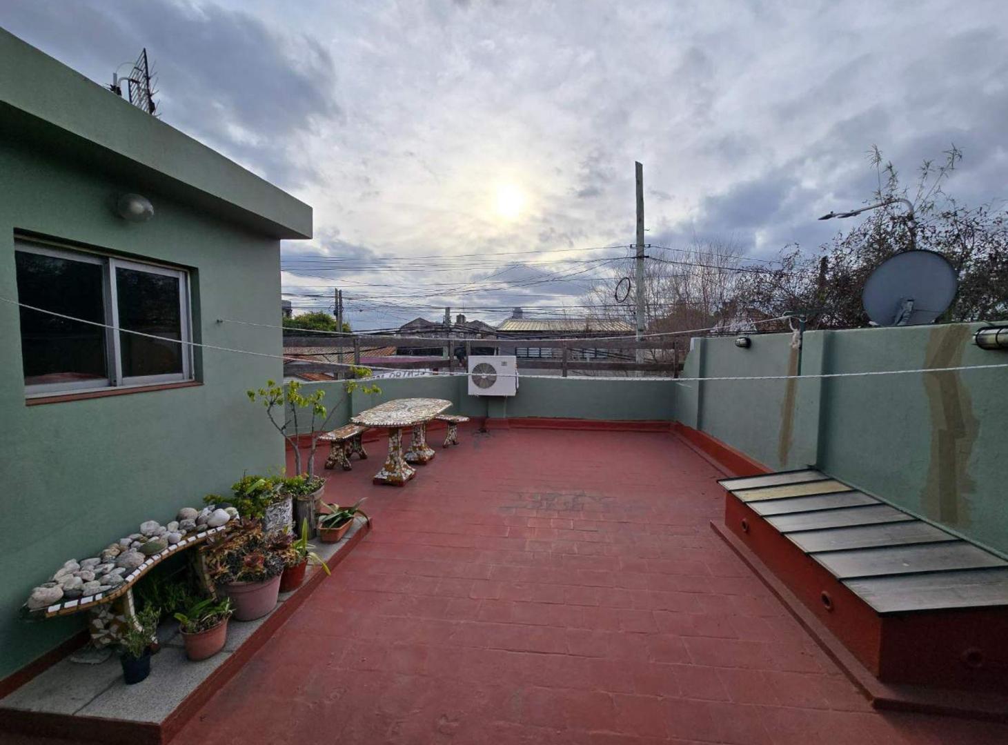 Foto de CASA 4 AMBIENTES VENTA LANÚS TERRAZA Y COCHERA, imagen 2