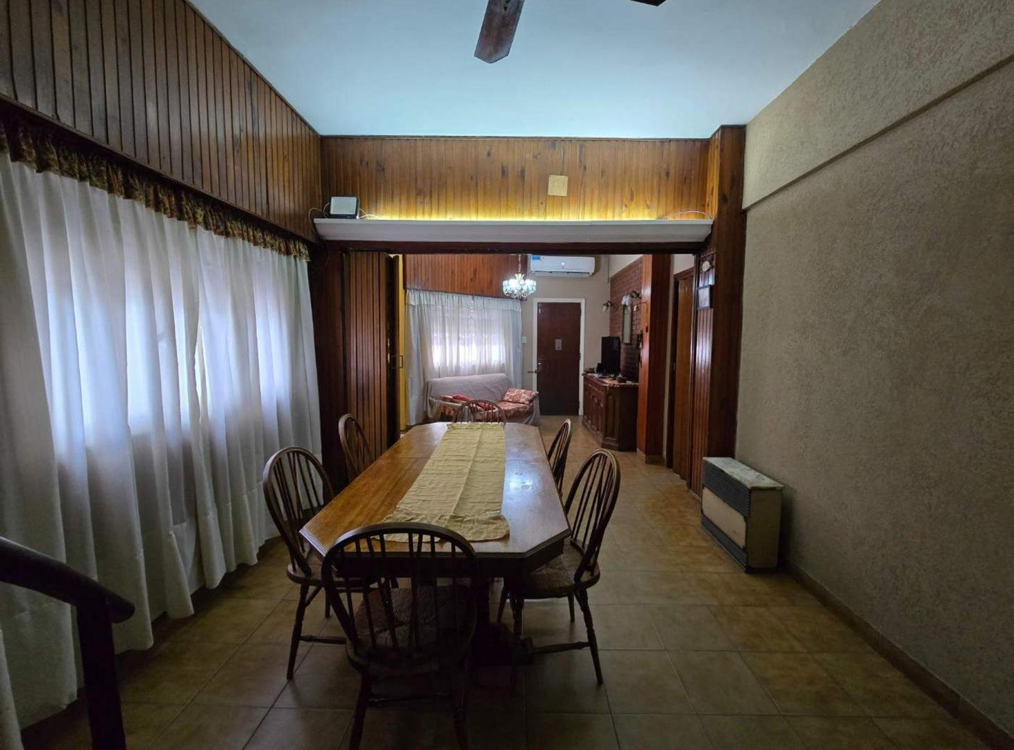Foto de CASA 4 AMBIENTES VENTA LANÚS TERRAZA Y COCHERA, imagen 1