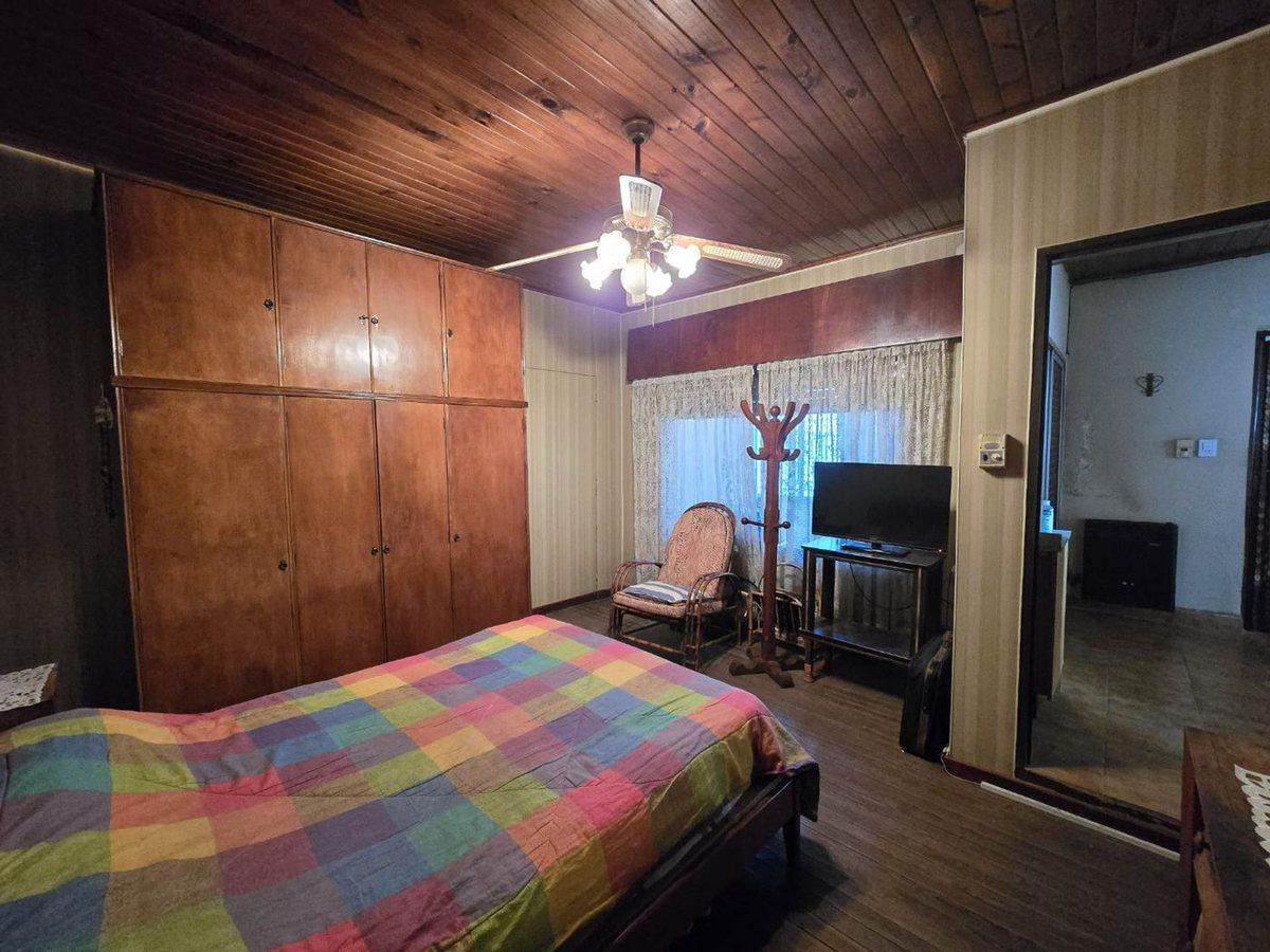 Foto de CASA 4 AMBIENTES EN VENTA EN AVELLANEDA 2 COCHERAS, imagen 2