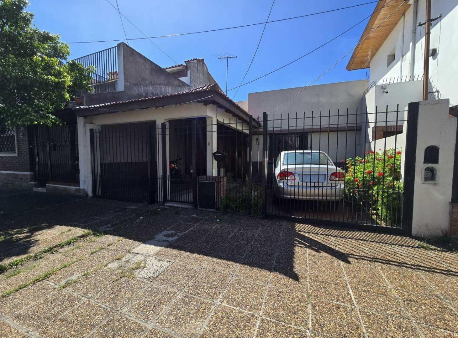 Foto de CASA 4 AMBIENTES EN VENTA EN AVELLANEDA 2 COCHERAS, imagen 3