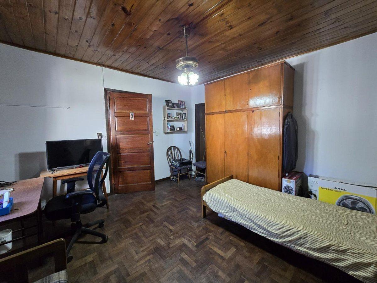 Foto de CASA 4 AMBIENTES EN VENTA EN AVELLANEDA 2 COCHERAS, imagen 1