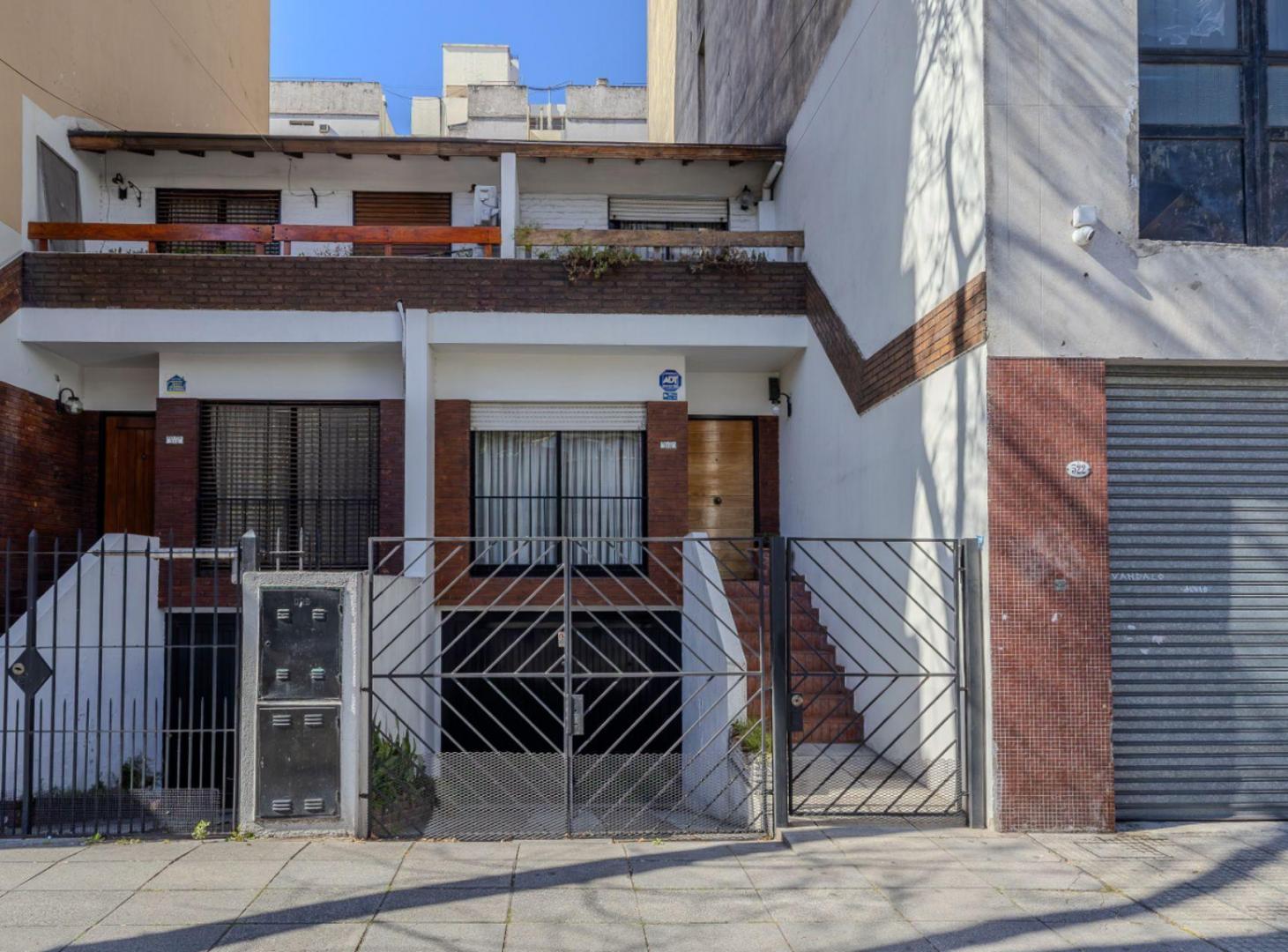 Foto de CASA TIPO DUPLEX 4 AMB C/JARDIN +COCHERA, imagen 2