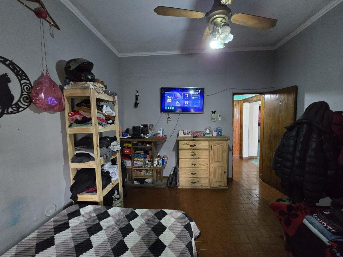 Foto de CASA 3 AMBIENTES EN VENTA EN LANÚS JARDIN COCHERA, imagen 1