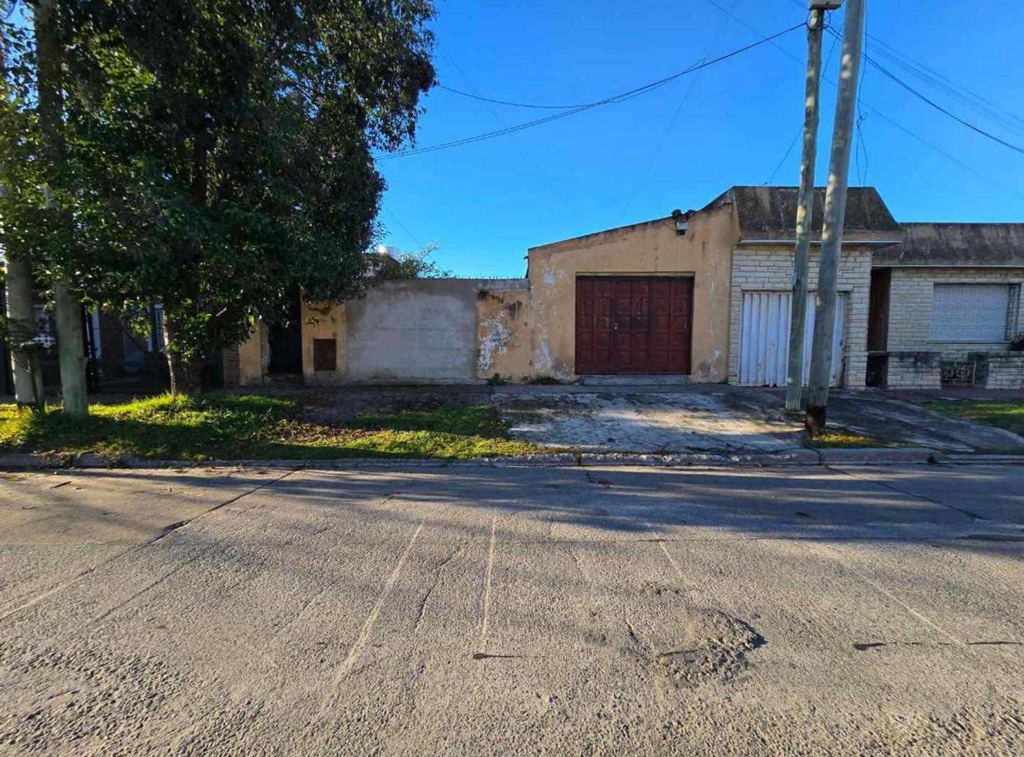 Foto de CASA 3 AMBIENTES VENTA BERNAL OESTE JARDIN COCHERA, imagen 2