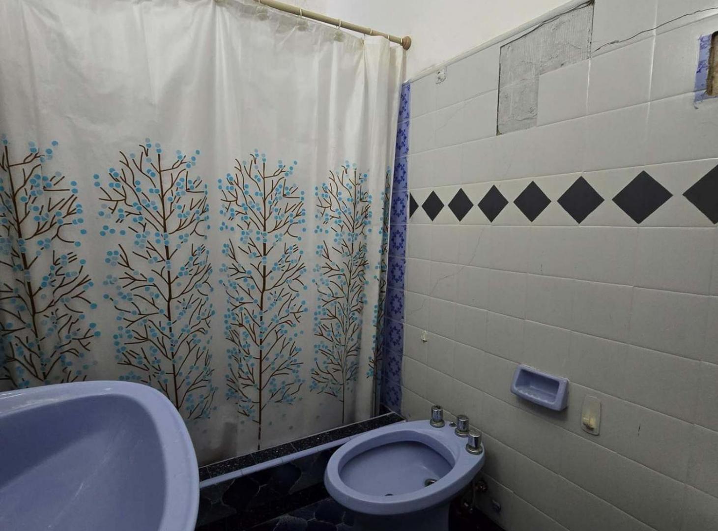Foto de CASA 3 AMBIENTES VENTA BERNAL OESTE JARDIN COCHERA, imagen 5