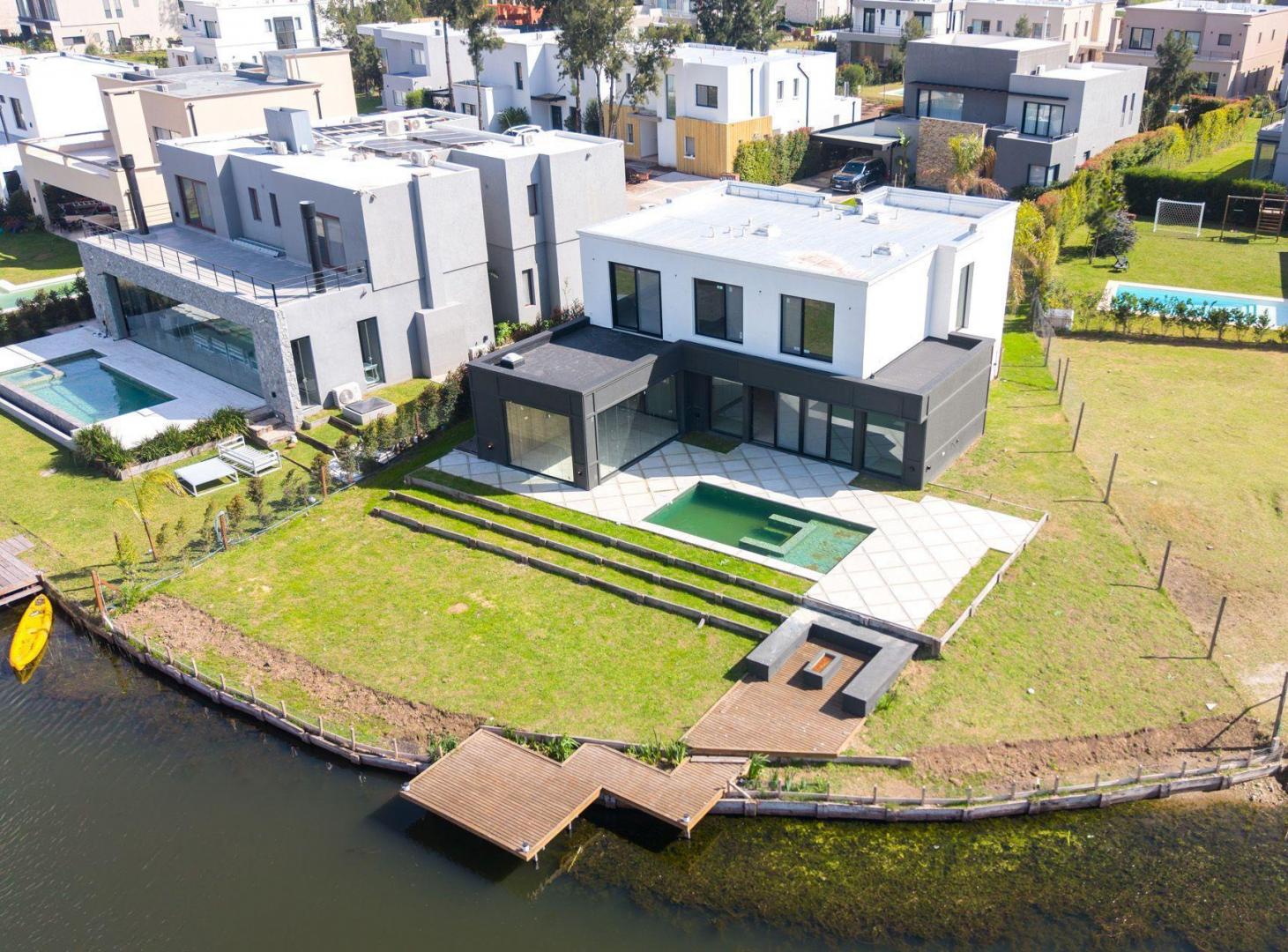 Foto de Magnífica casa a laguna en Laguna Grande 4 suites, imagen 1