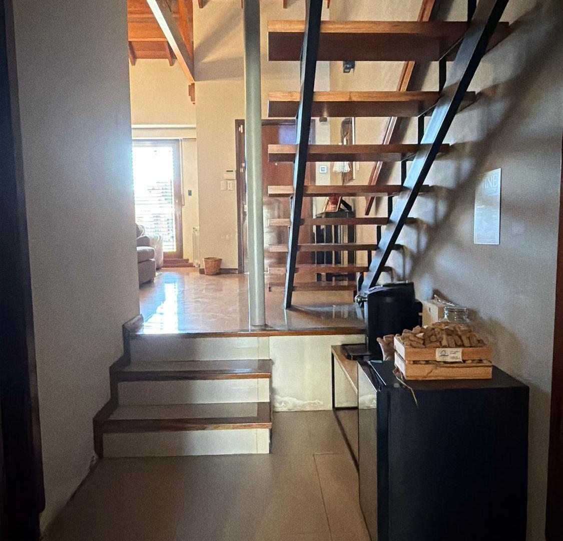 Foto de VENTA EXCLENTE CASA CON PARQ Y PISCINA RAMOS MEJIA, imagen 3