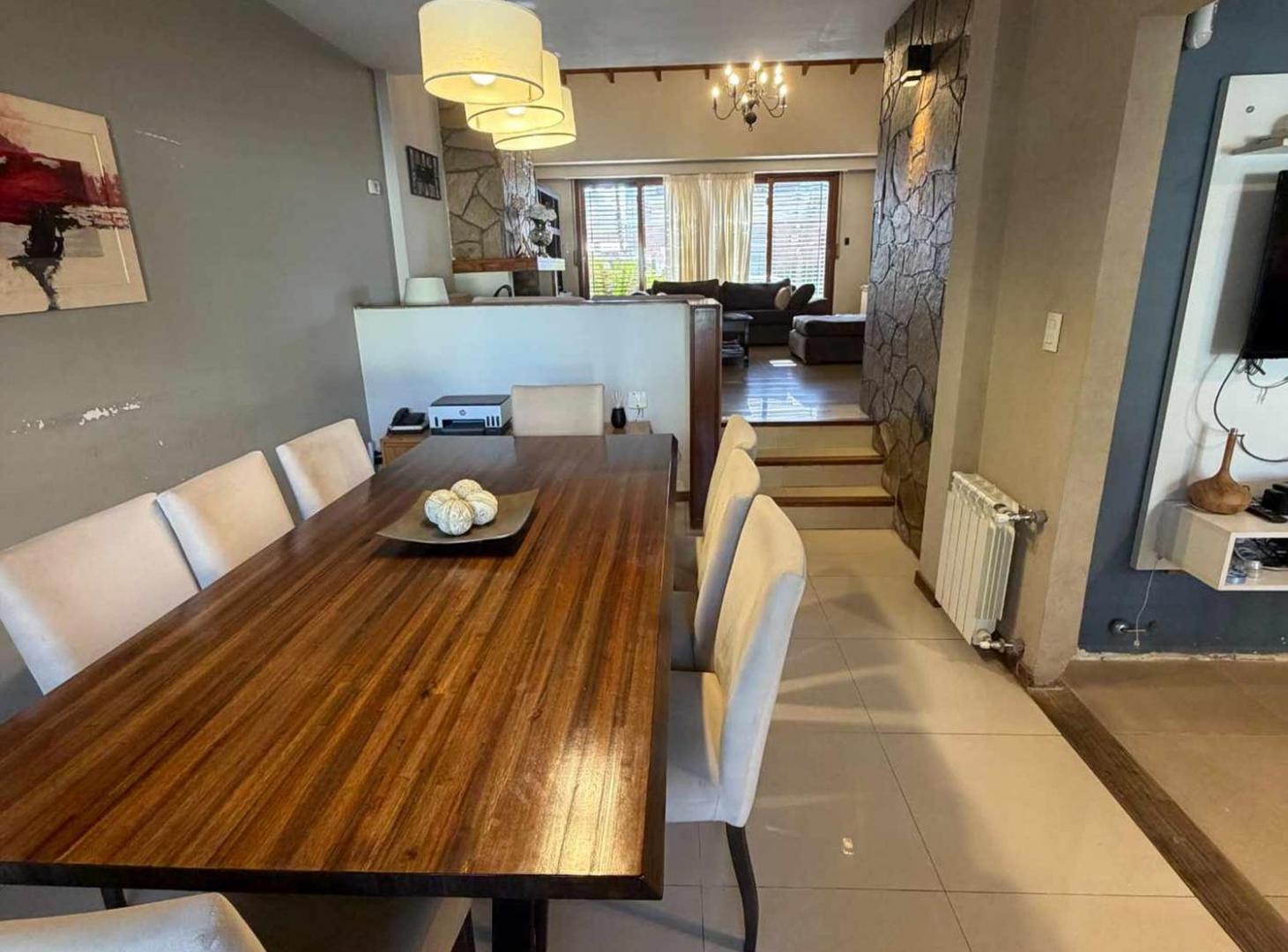Foto de VENTA EXCLENTE CASA CON PARQ Y PISCINA RAMOS MEJIA, imagen 4