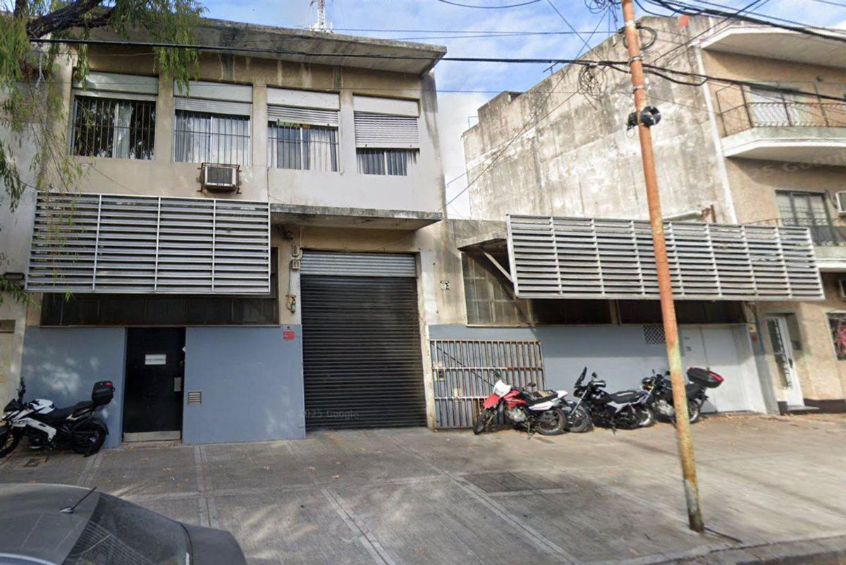 Foto de VENTA TERRENO CON DEPOSITOS, GALPONES Y RENTAS, imagen 2