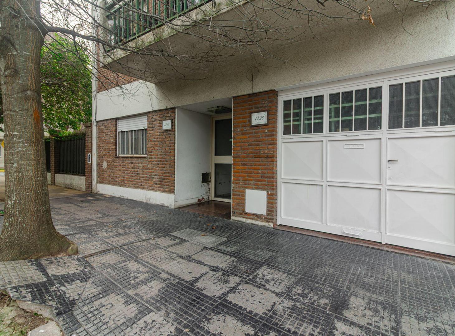 VENTA DPTO EN PB 4 AMB EN ACASSUSO- 2 PATIOS+ COCH