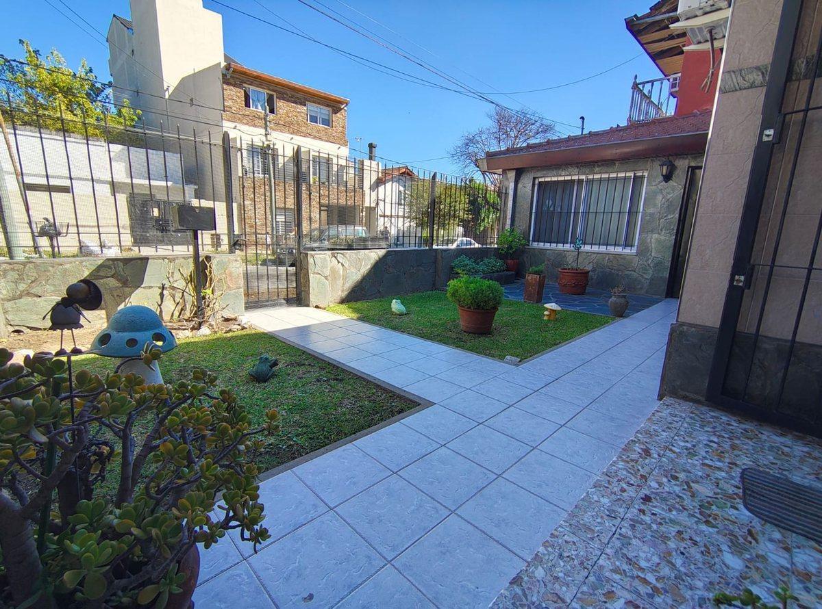 Foto de RESERVADA / CASA EN JOSE LEON SUAREZ, imagen 2