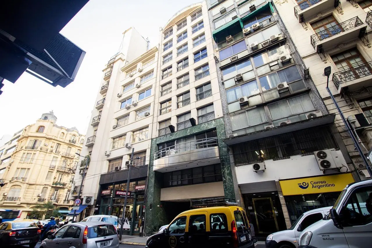 Oficina/ Consultorio/ Co-Working 7 ambientes con Cochera 3