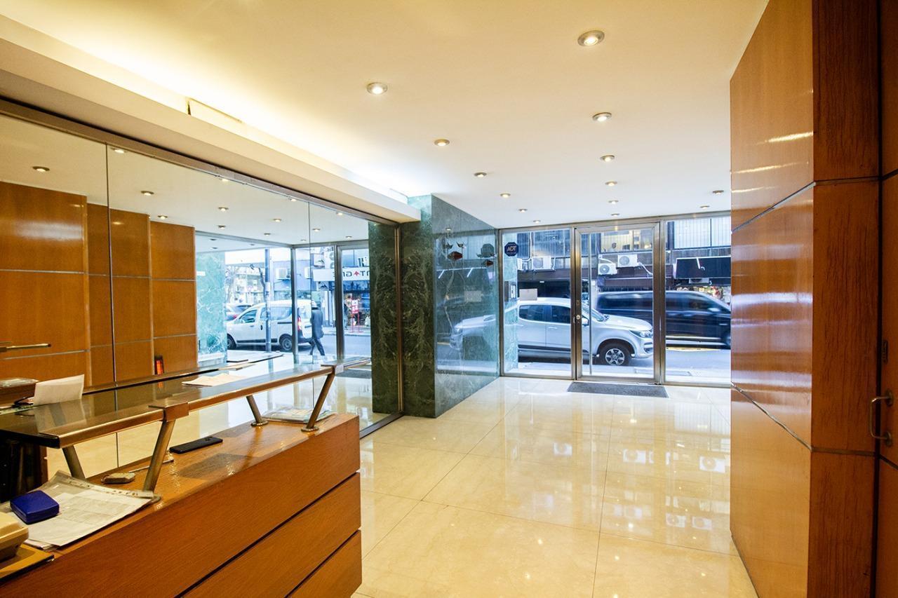Oficina/ Consultorio/ Co-Working 7 ambientes con Cochera