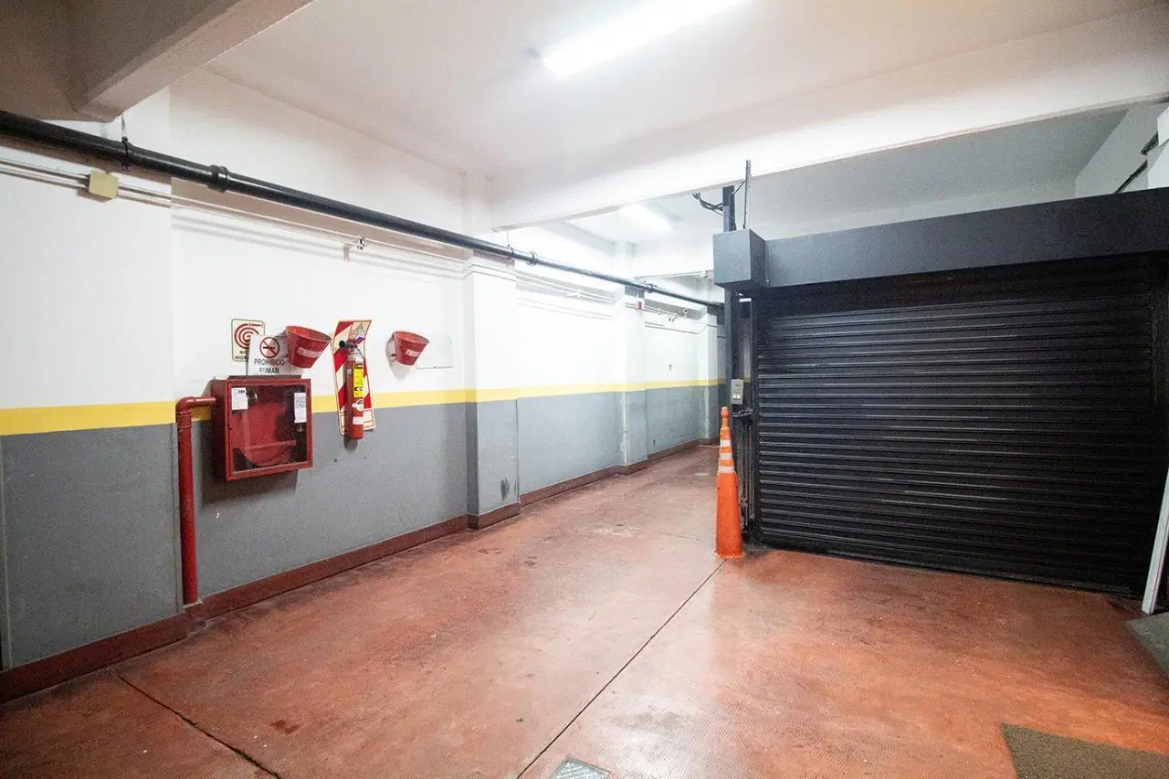 Oficina/ Consultorio/ Co-Working 7 ambientes con Cochera 4