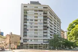 Moderno monoambiente con balcón y vista abierta, piso 10 depto 05 5