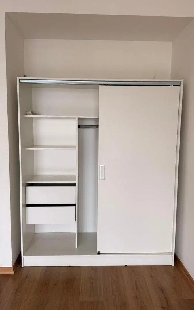 Moderno monoambiente con balcón y vista abierta, piso 10 depto 05 3
