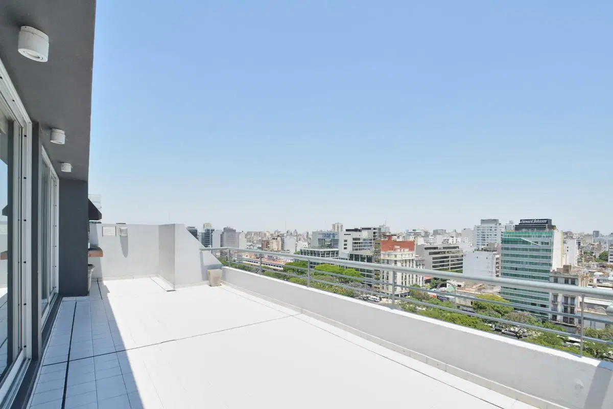 Moderno monoambiente con balcón y vista abierta, piso 10 depto 05 2