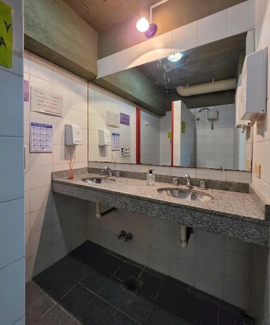 Única Propiedad Cultural/Comercial en Venta 4