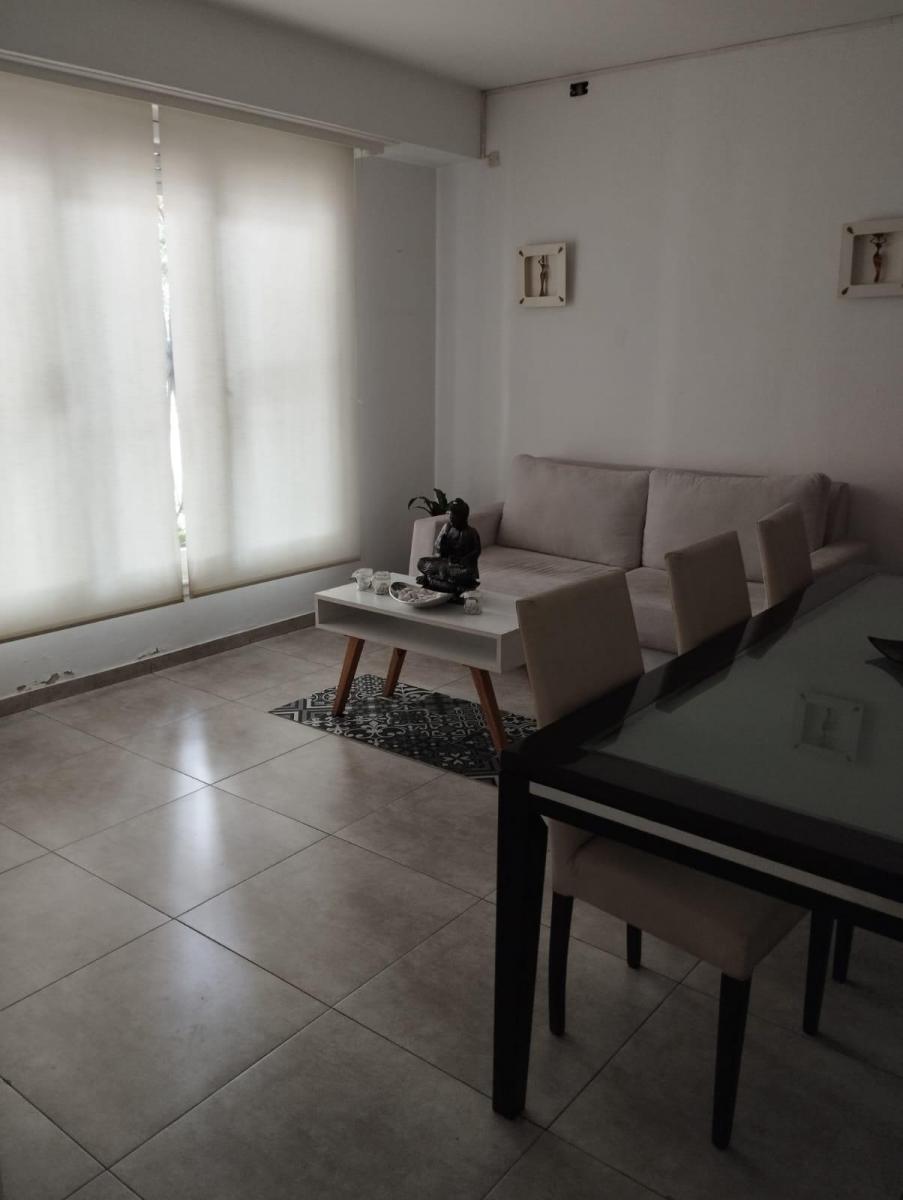 Venta de Casa con 7 Cocheras 1