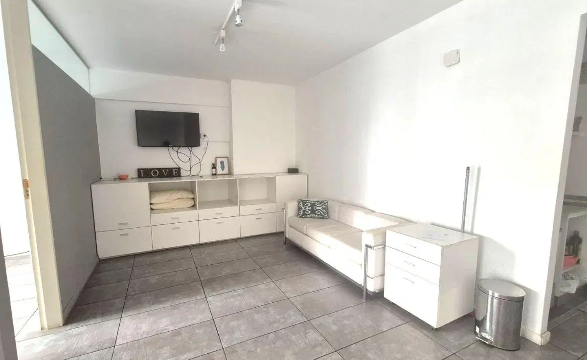 Depto. 2 amb Vivienda y/o Comercial. Fte Balcón 59m2 COLEGIALES 5